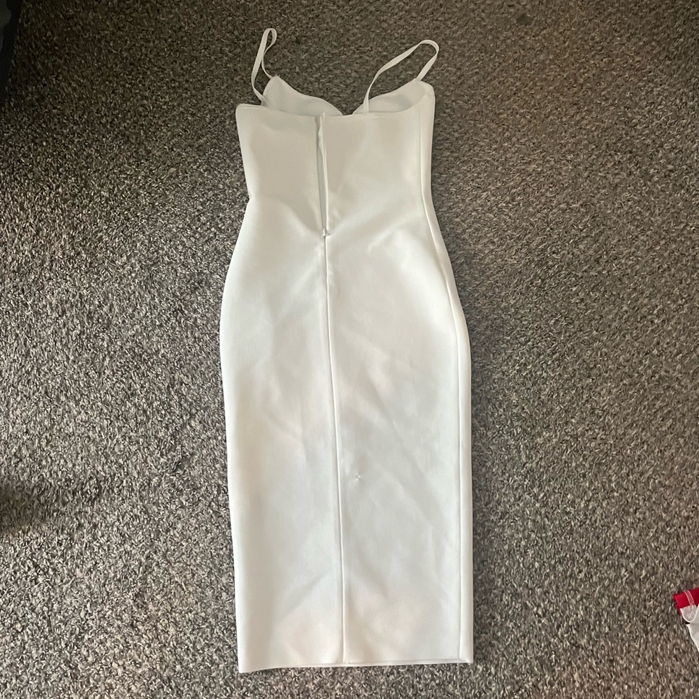 Simple white long bodycon dress